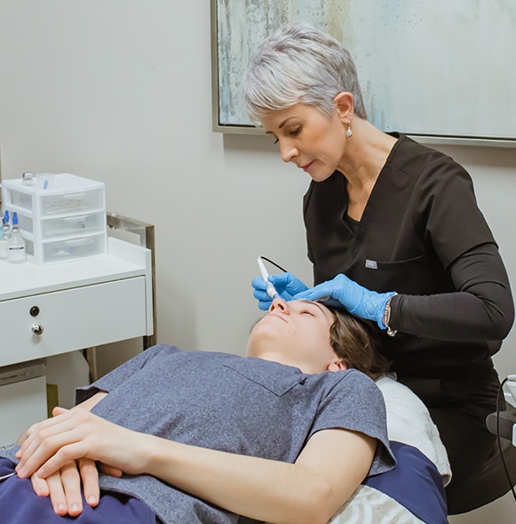 Acne-2 Master Esthetician treats teen with acne